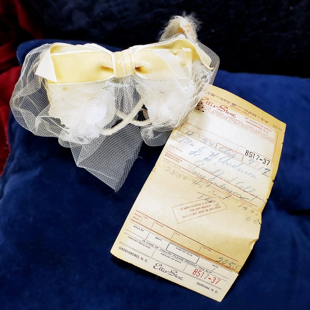 Vintage - 1954 Bridal Half-Hat With Original Box & Reciept - Picture 8 of 15